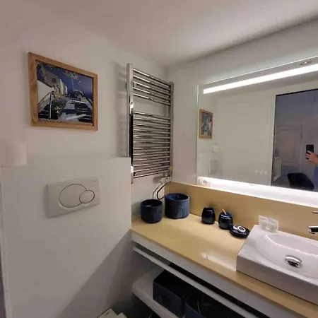 06a4 - Situation Exceptionnelle Au Port De Apartment
